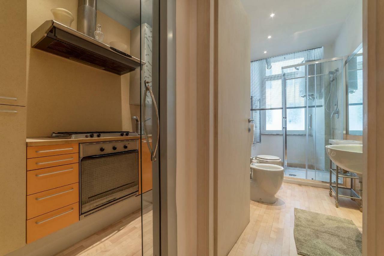 רומא San Giovanni & Colosseo Roomy Flat מראה חיצוני תמונה